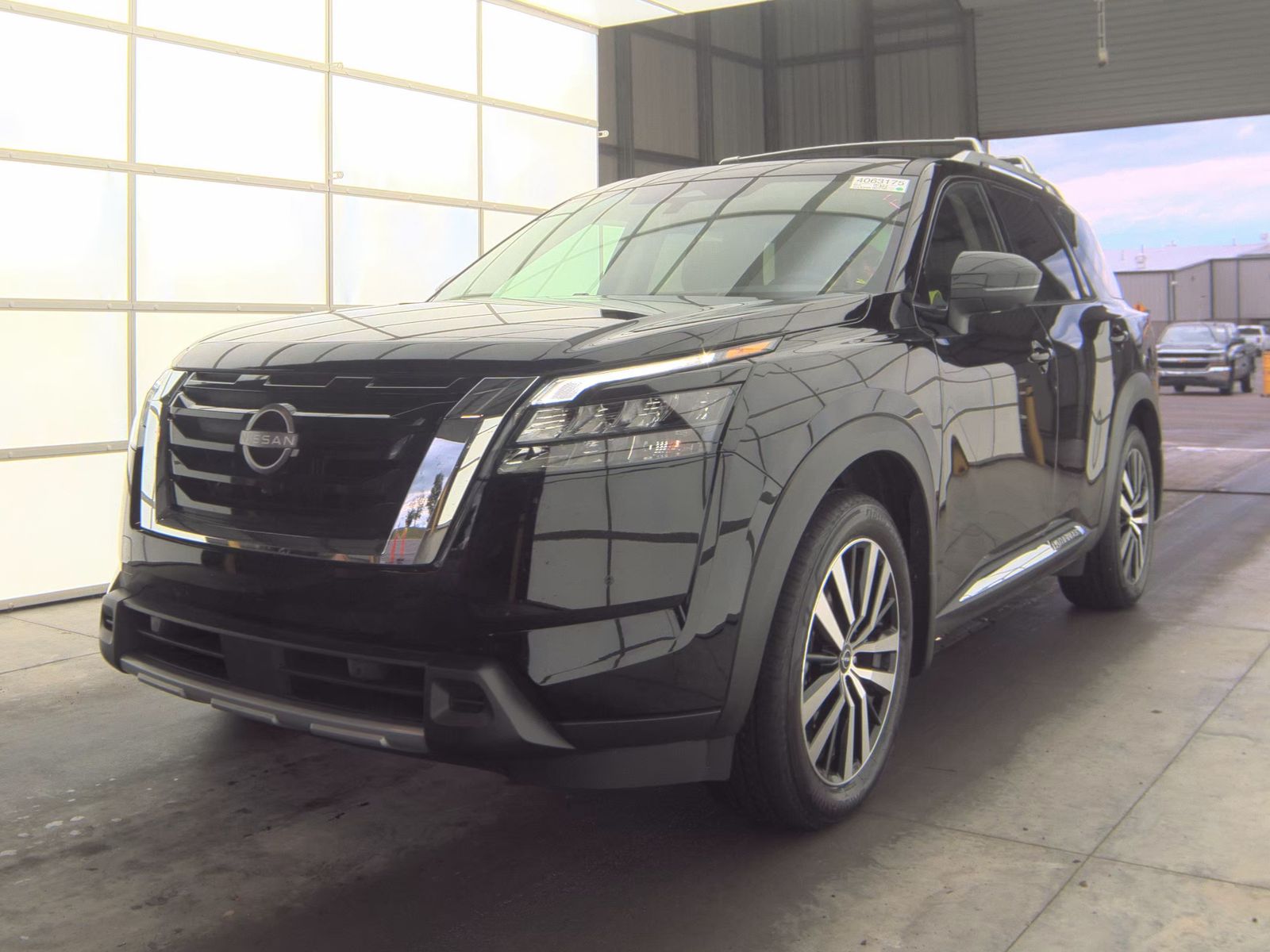 2025 Nissan Pathfinder Platinum FWD