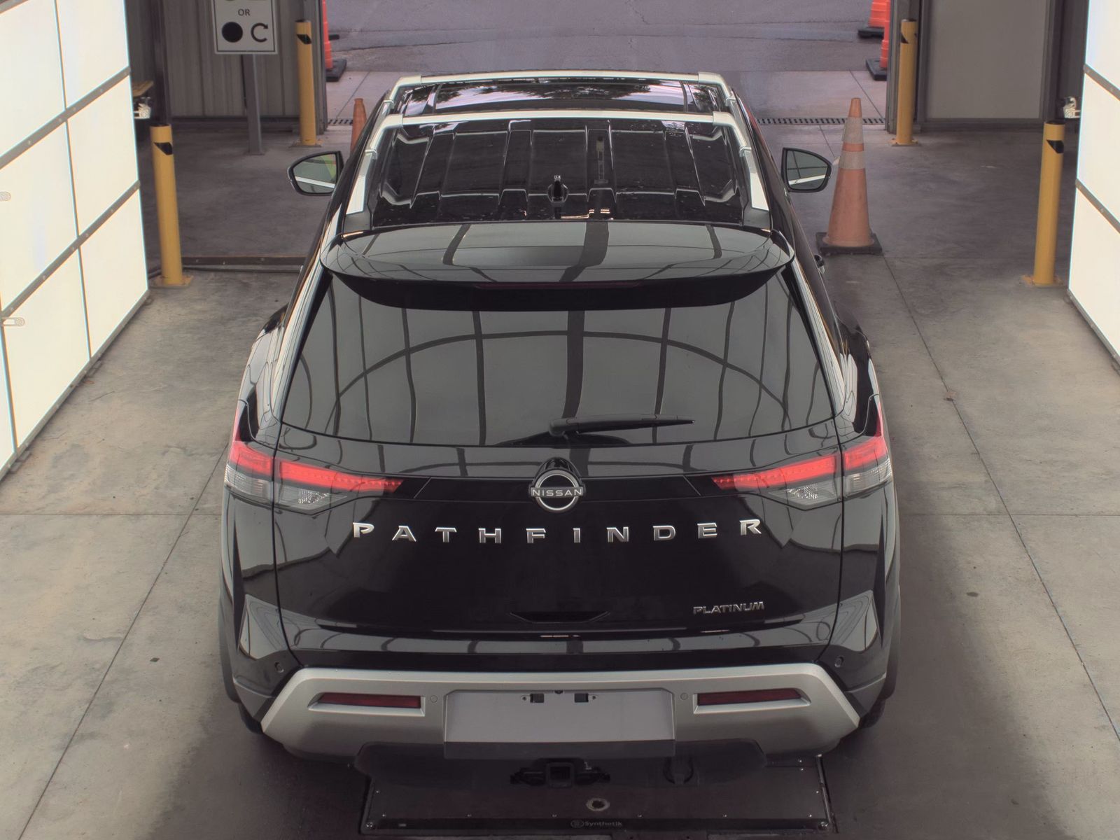 2025 Nissan Pathfinder Platinum FWD