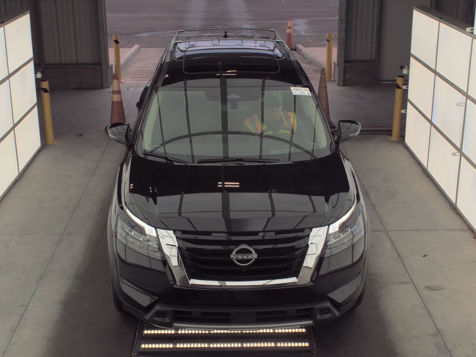 2025 Nissan Pathfinder Platinum FWD