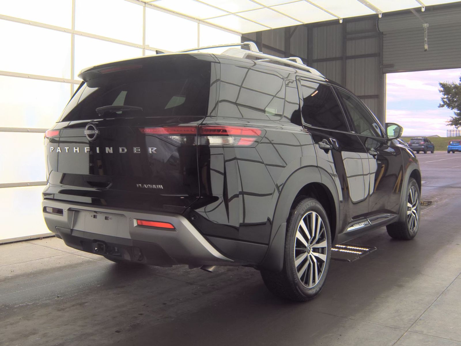 2025 Nissan Pathfinder Platinum FWD