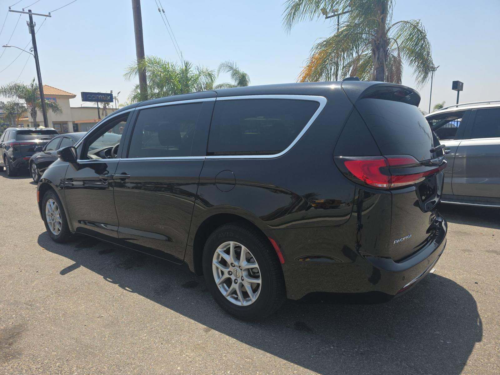 2025 Chrysler Pacifica Select FWD