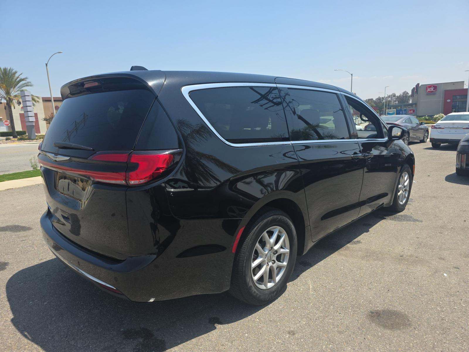 2025 Chrysler Pacifica Select FWD