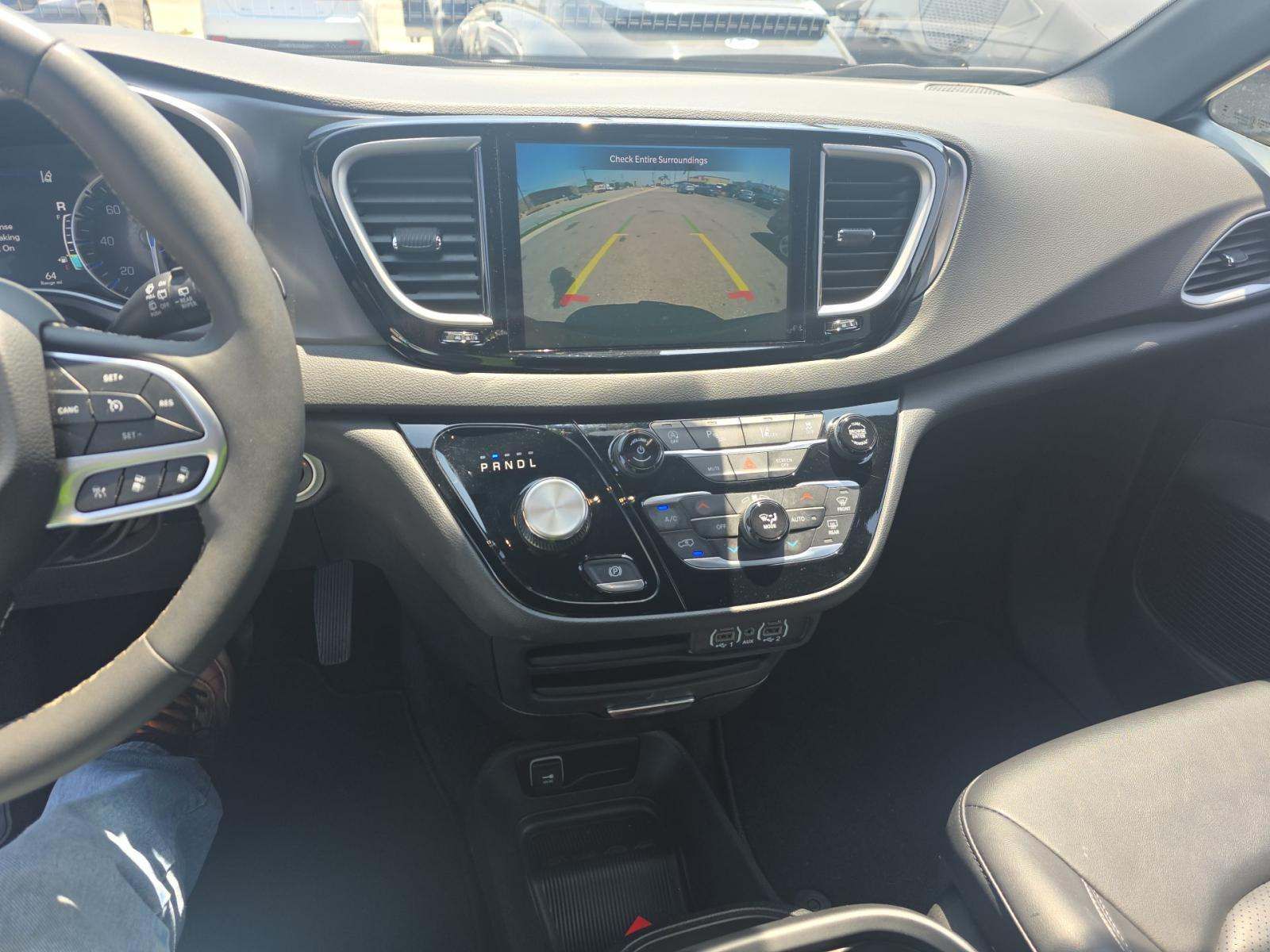 2025 Chrysler Pacifica Select FWD