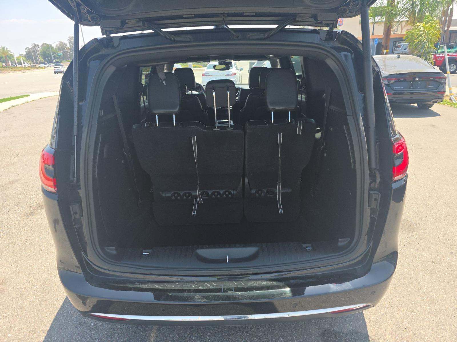 2025 Chrysler Pacifica Select FWD