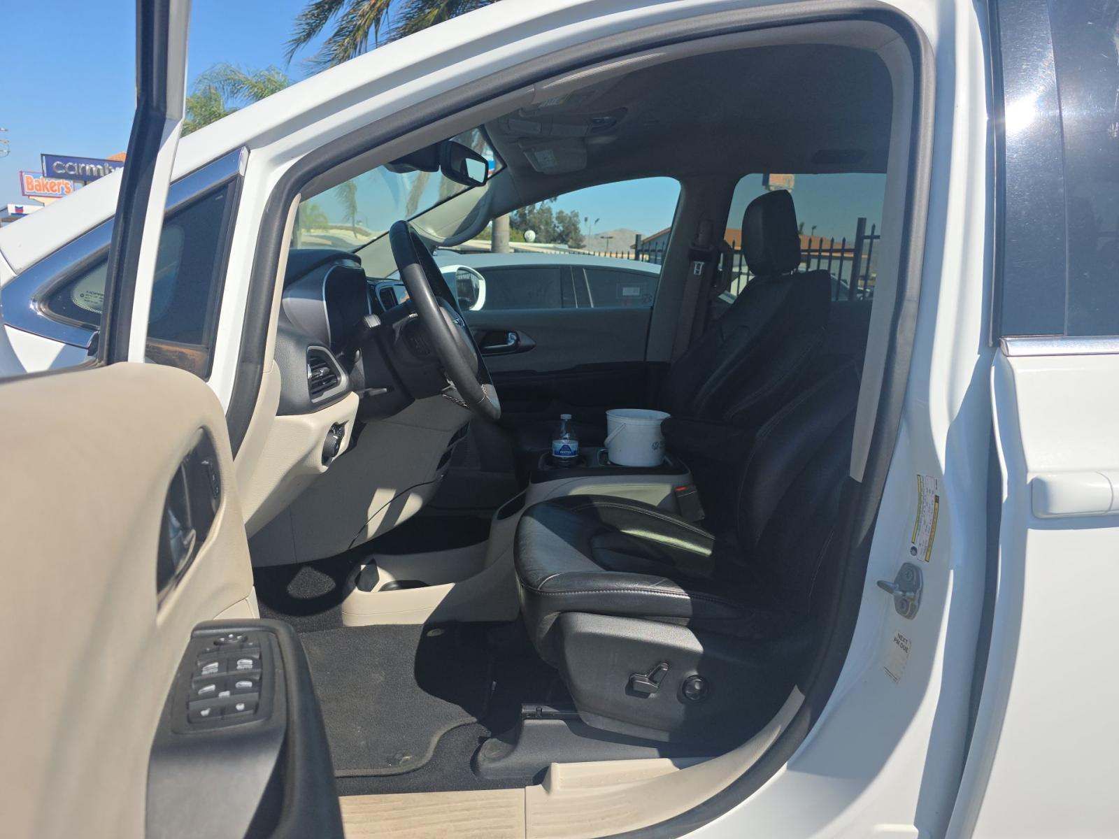 2022 Chrysler Pacifica Touring L FWD