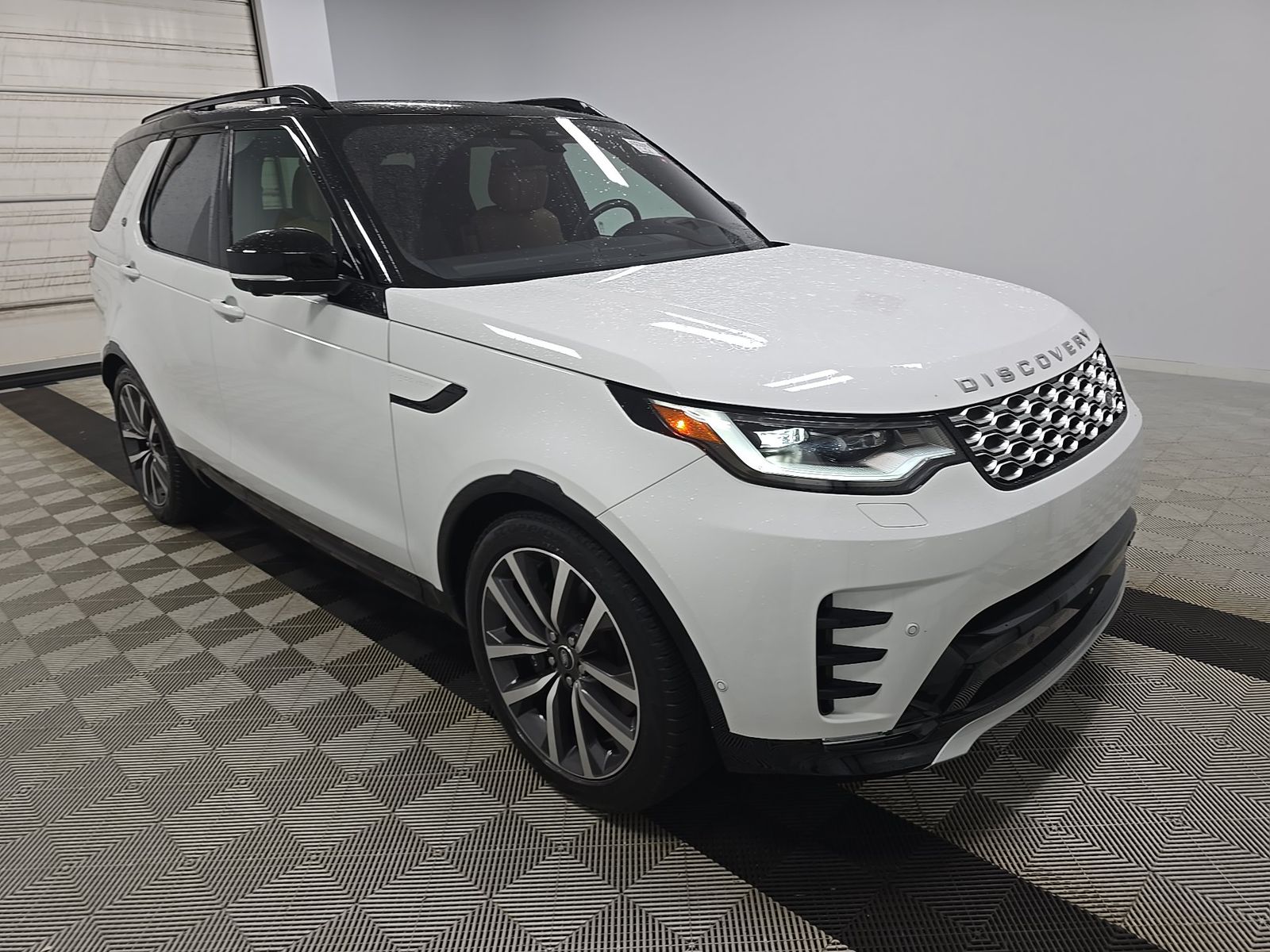 2023 Land Rover Discovery Metropolitan Edition FWD