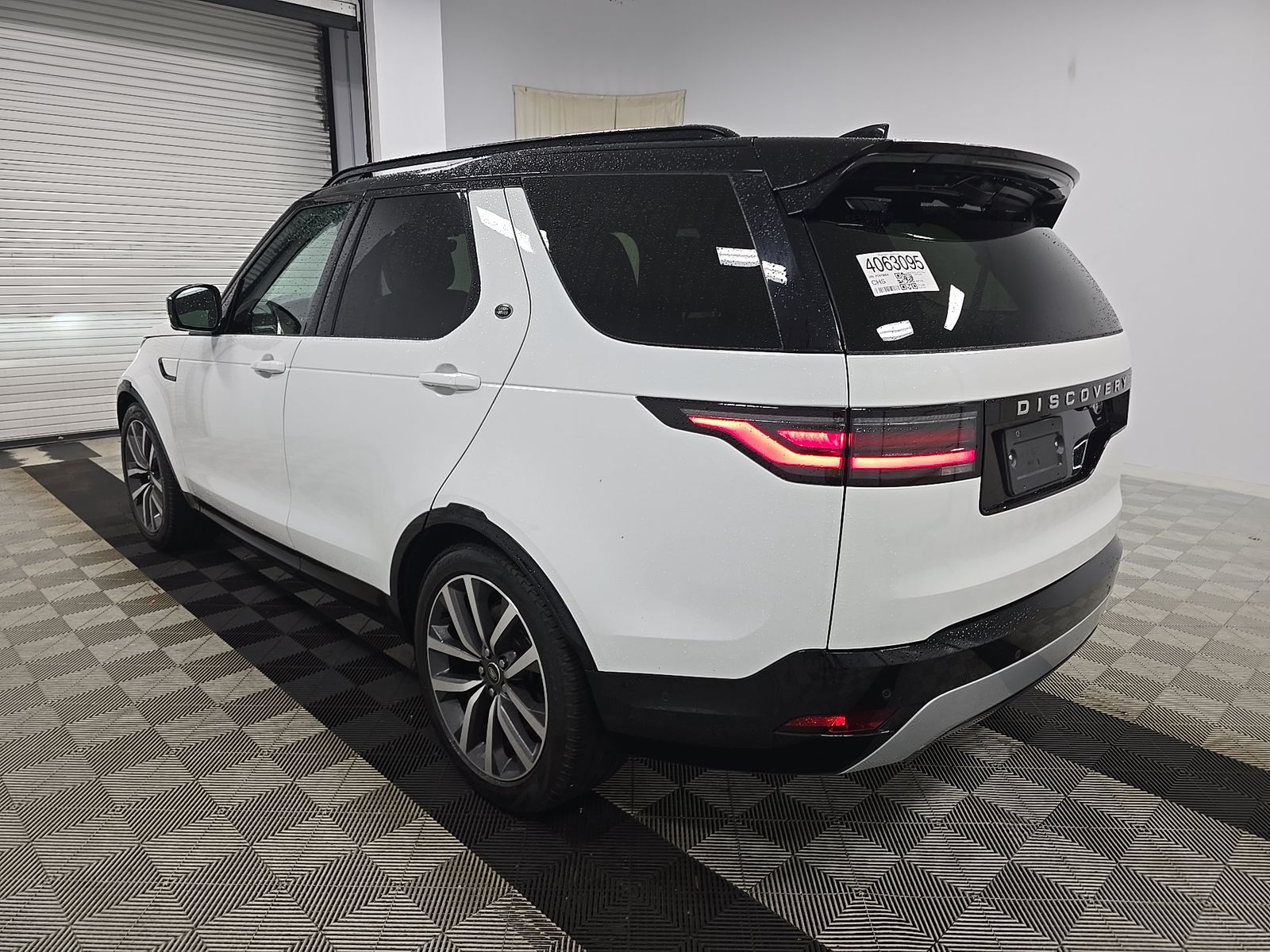 2023 Land Rover Discovery Metropolitan Edition FWD