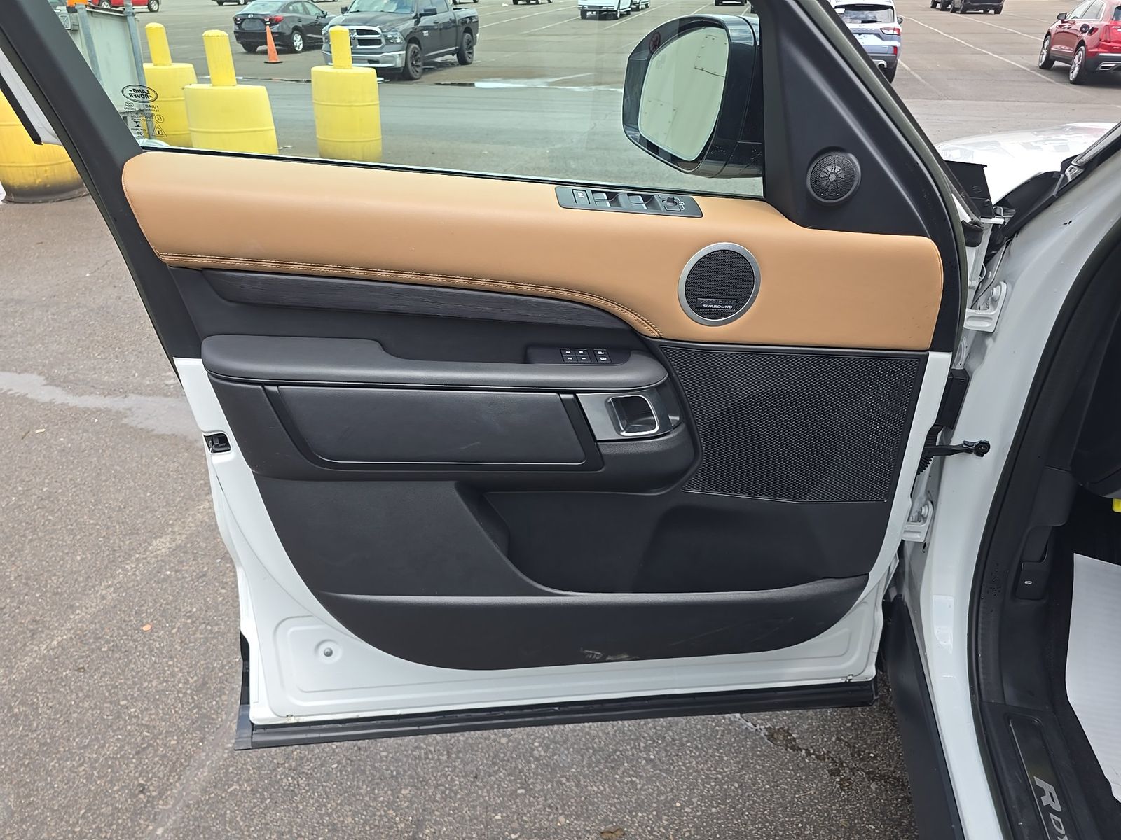 2023 Land Rover Discovery Metropolitan Edition FWD