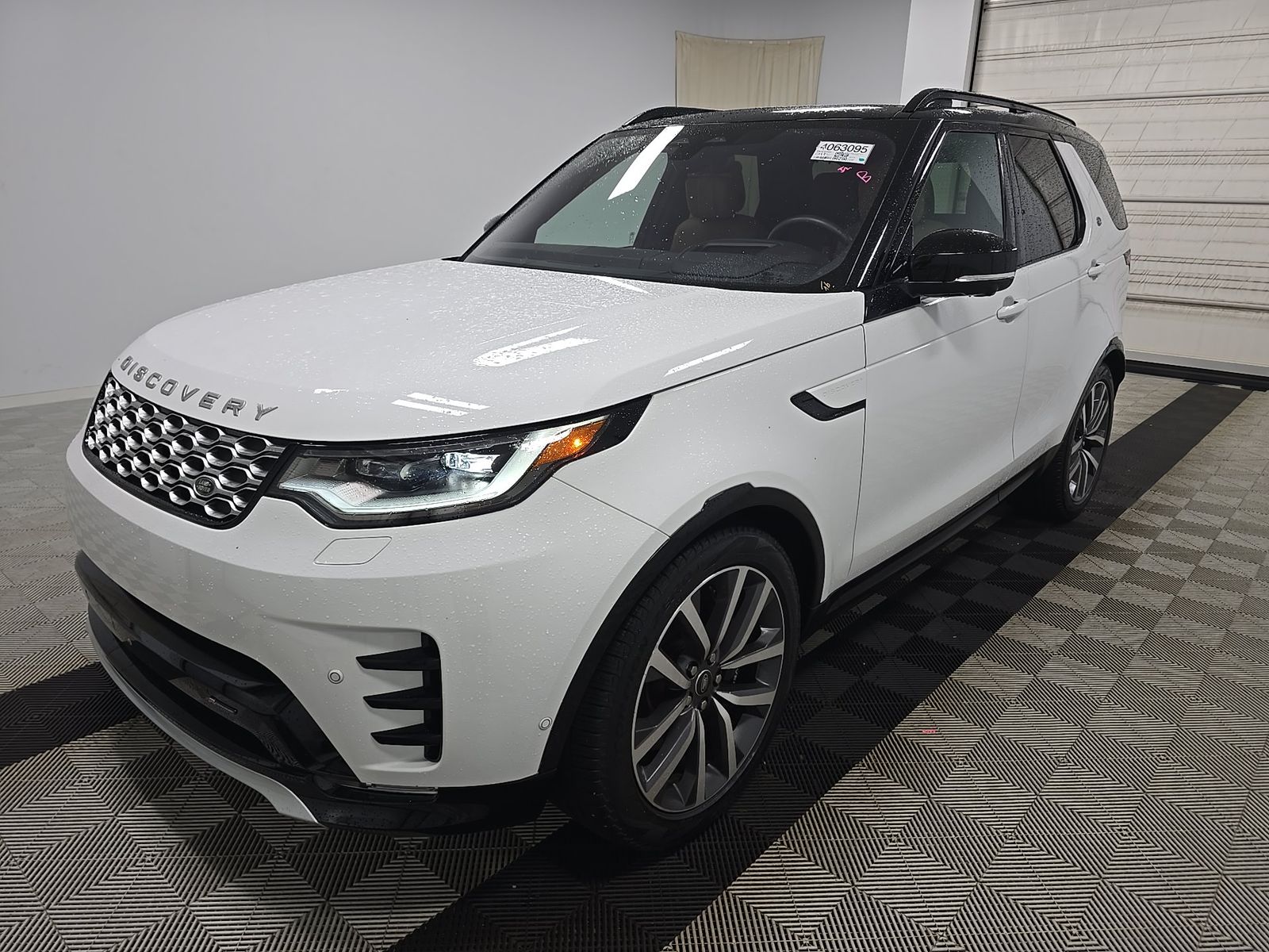 2023 Land Rover Discovery Metropolitan Edition FWD
