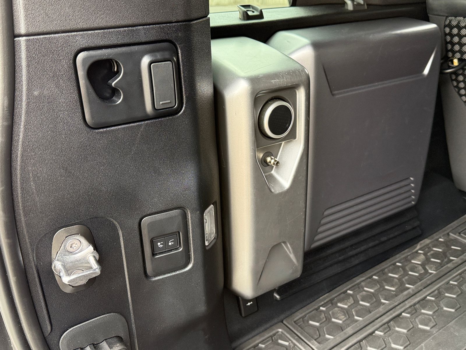 2023 Land Rover Defender 110 V8 Carpathian Edition AWD