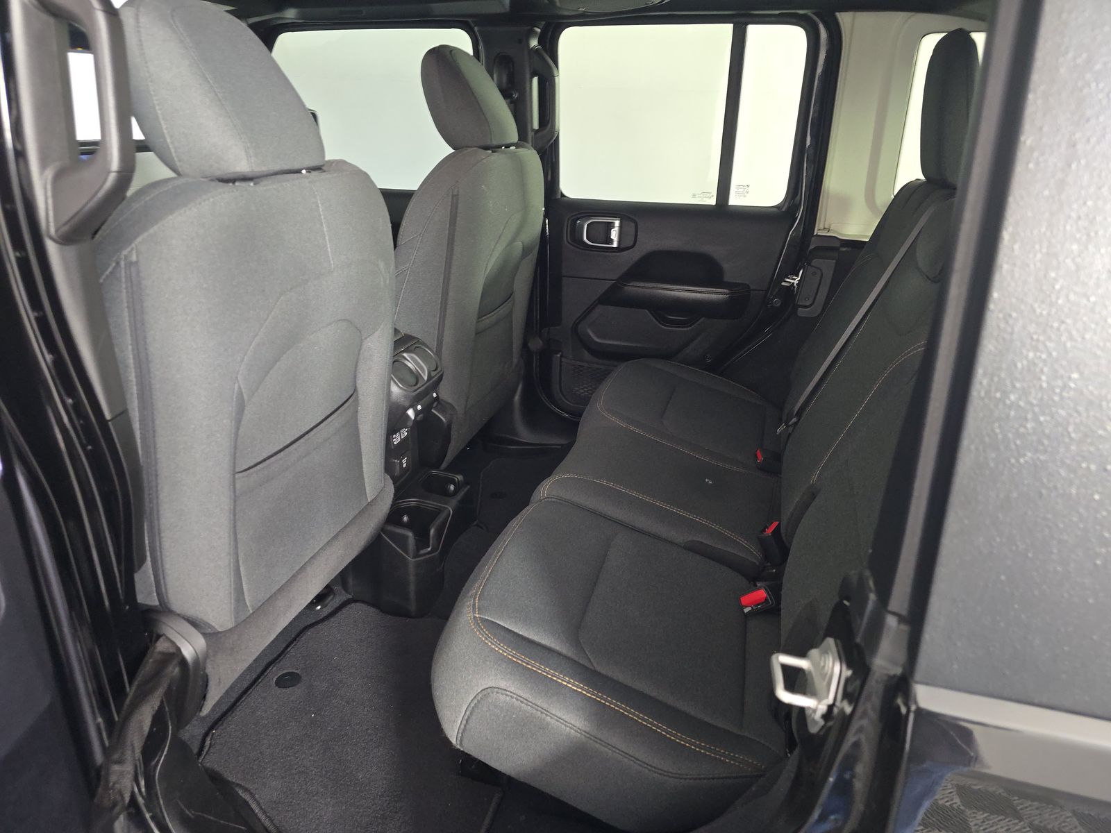2024 Jeep Wrangler Sahara AWD