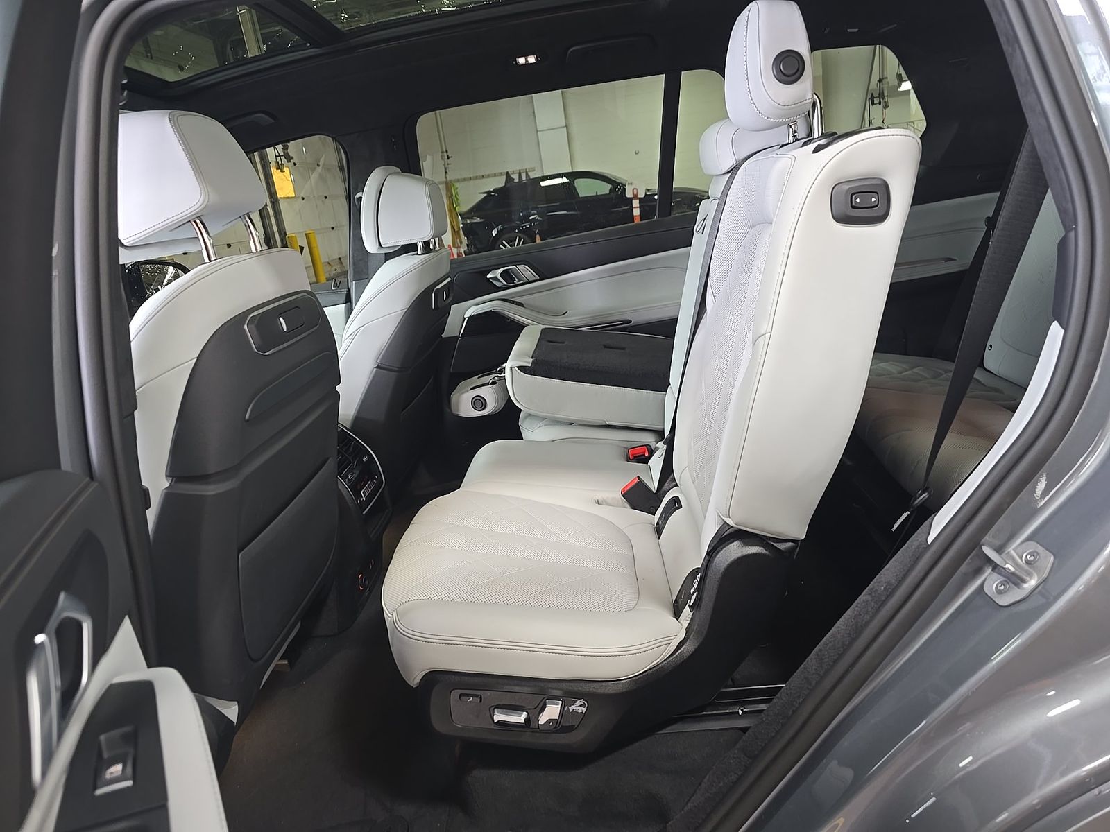 2026 BMW X7 xDrive40i AWD