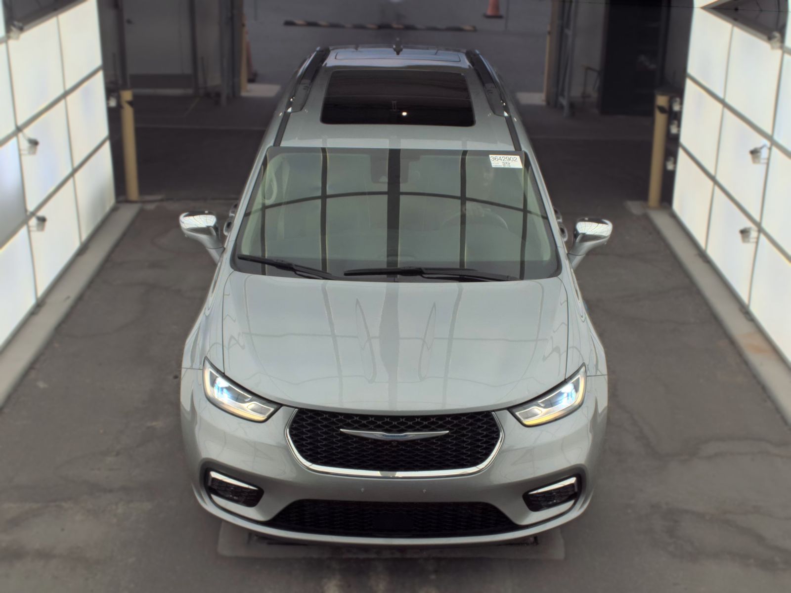 2021 Chrysler Pacifica Hybrid Limited FWD