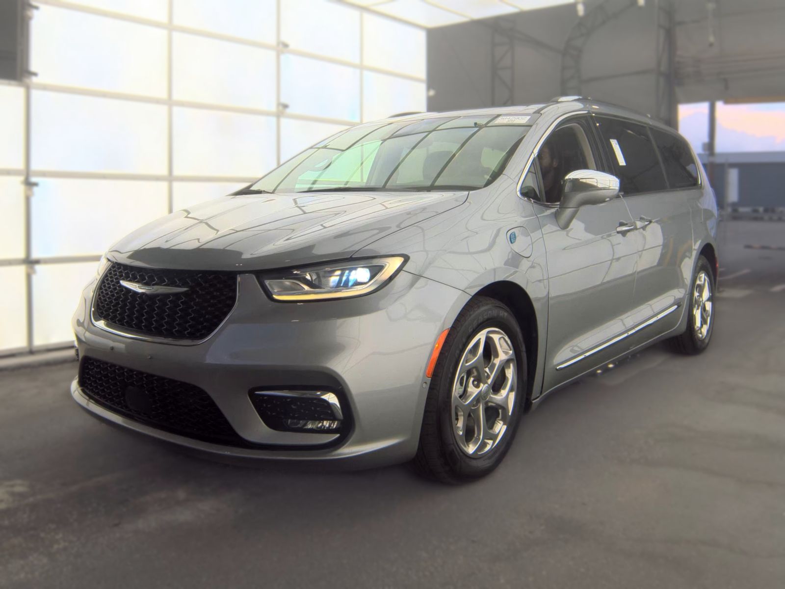 2021 Chrysler Pacifica Hybrid Limited FWD