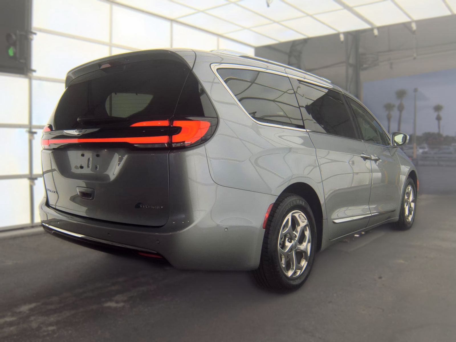 2021 Chrysler Pacifica Hybrid Limited FWD