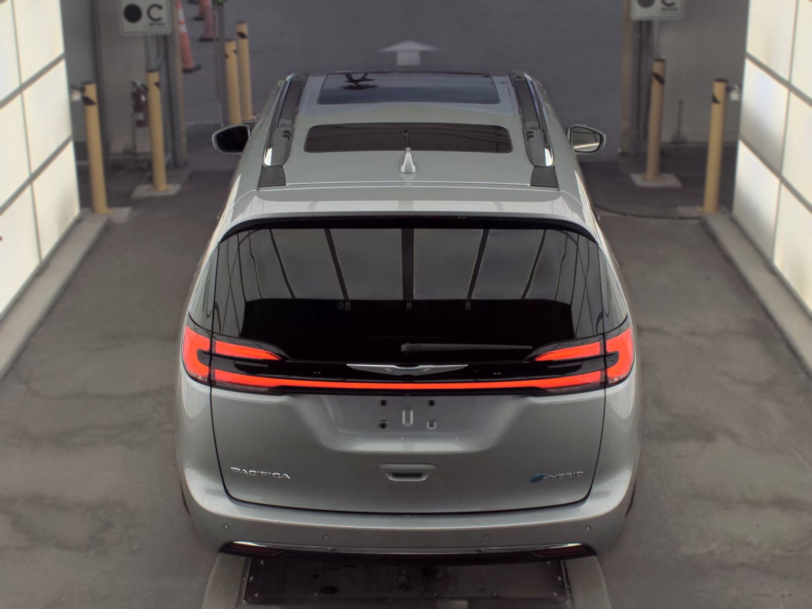 2021 Chrysler Pacifica Hybrid Limited FWD