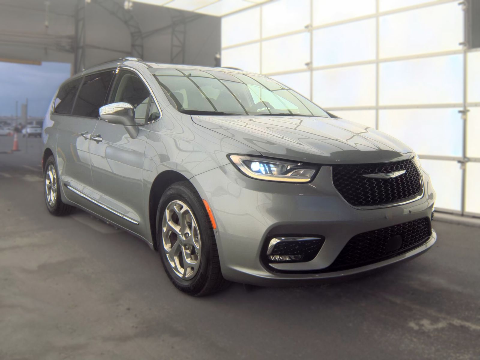 2021 Chrysler Pacifica Hybrid Limited FWD