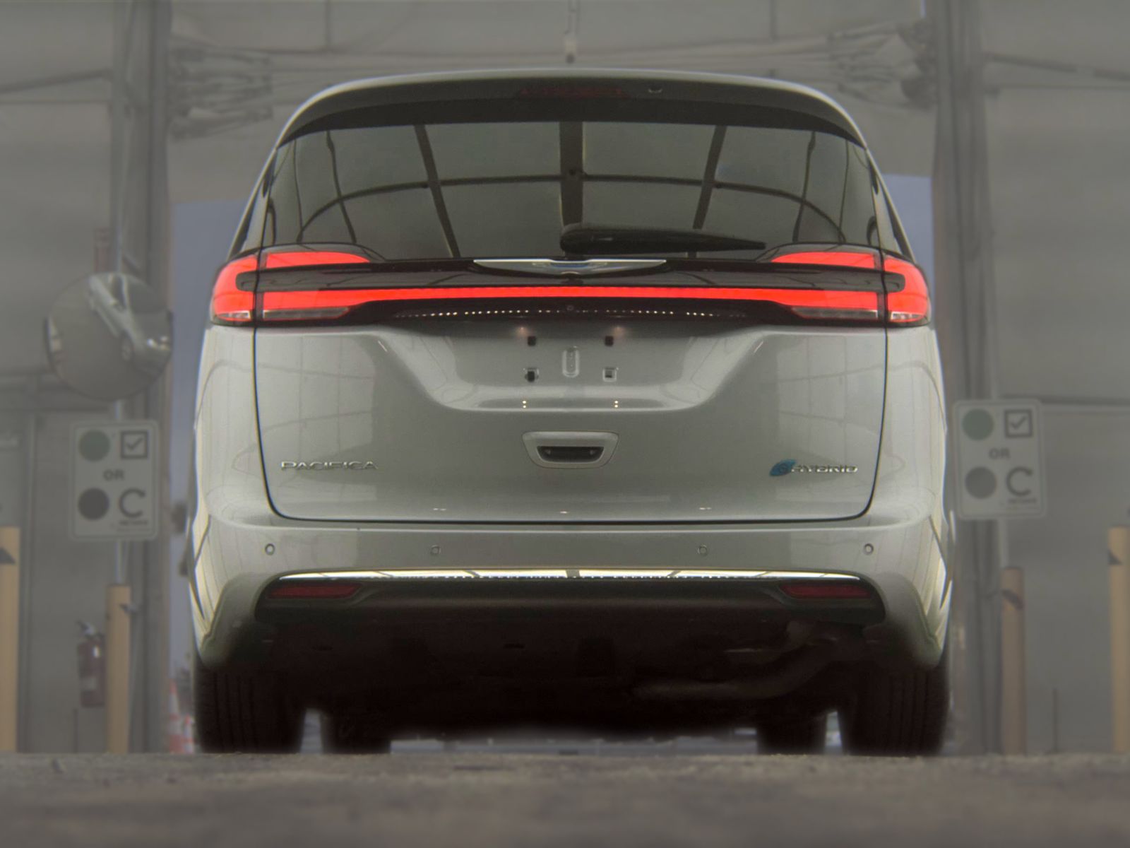 2021 Chrysler Pacifica Hybrid Limited FWD