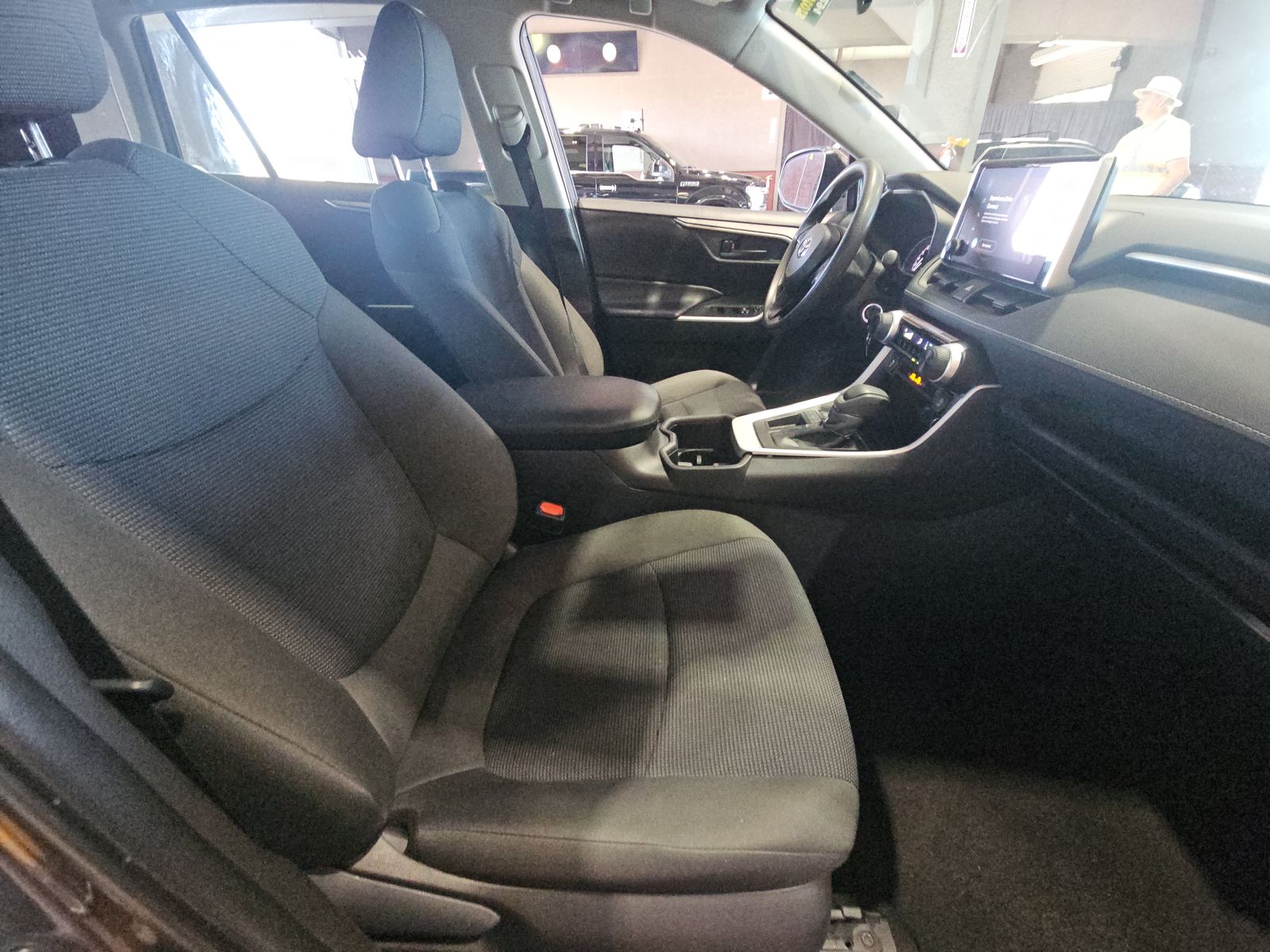 2025 Toyota RAV4 LE FWD
