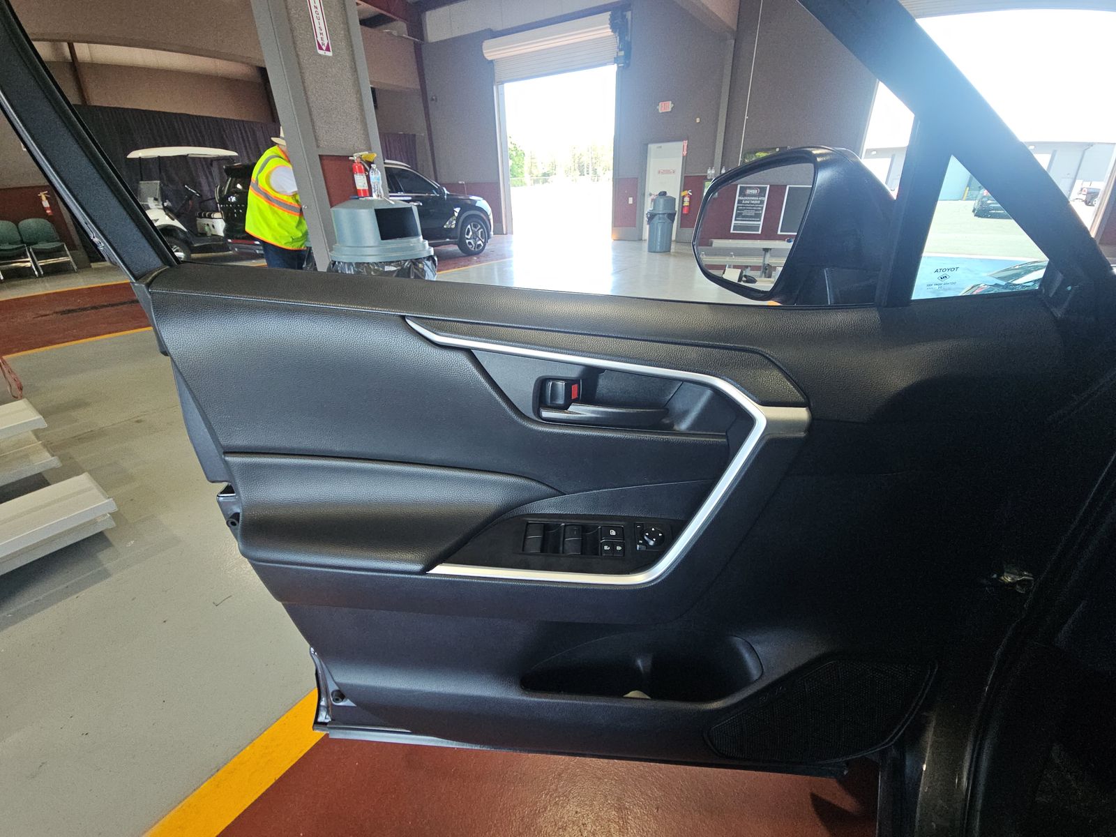 2025 Toyota RAV4 LE FWD