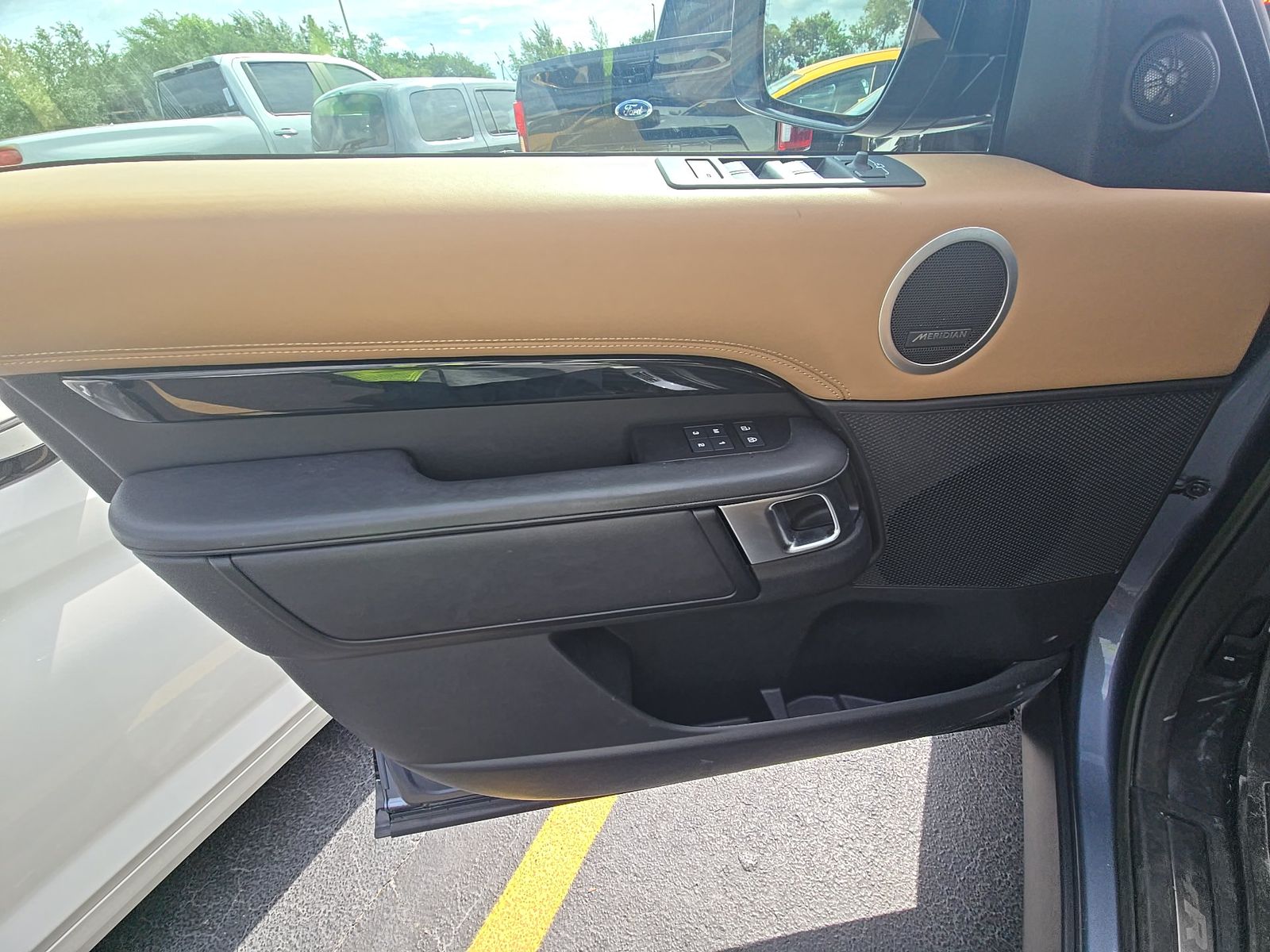 2023 Land Rover Discovery R-Dynamic S AWD