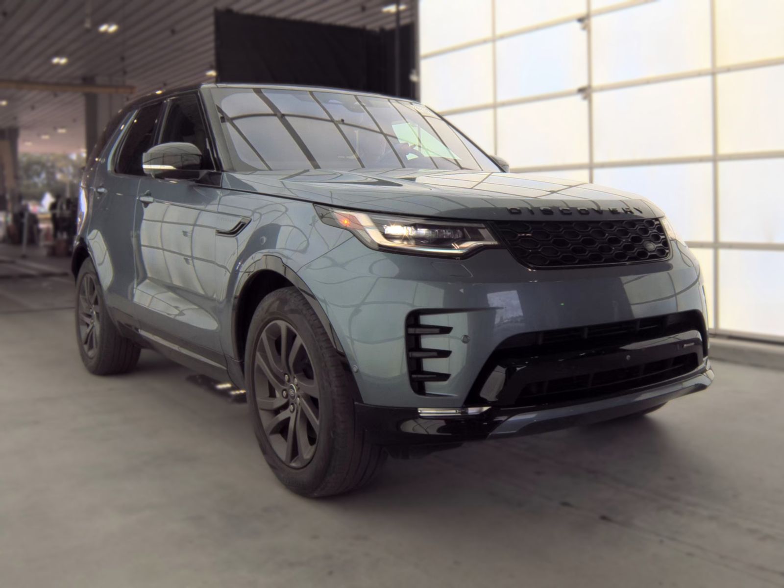 2023 Land Rover Discovery R-Dynamic S AWD