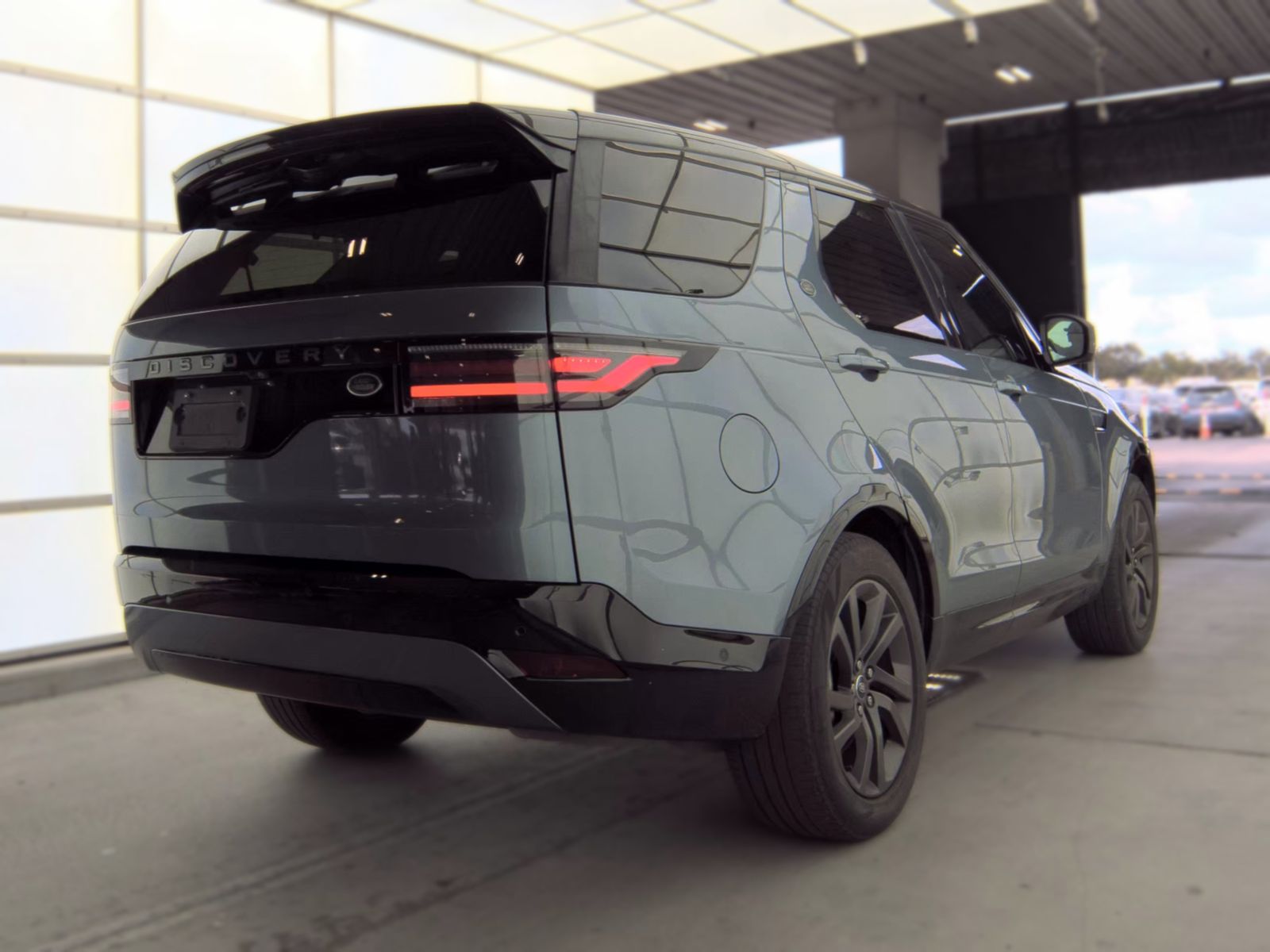 2023 Land Rover Discovery R-Dynamic S AWD