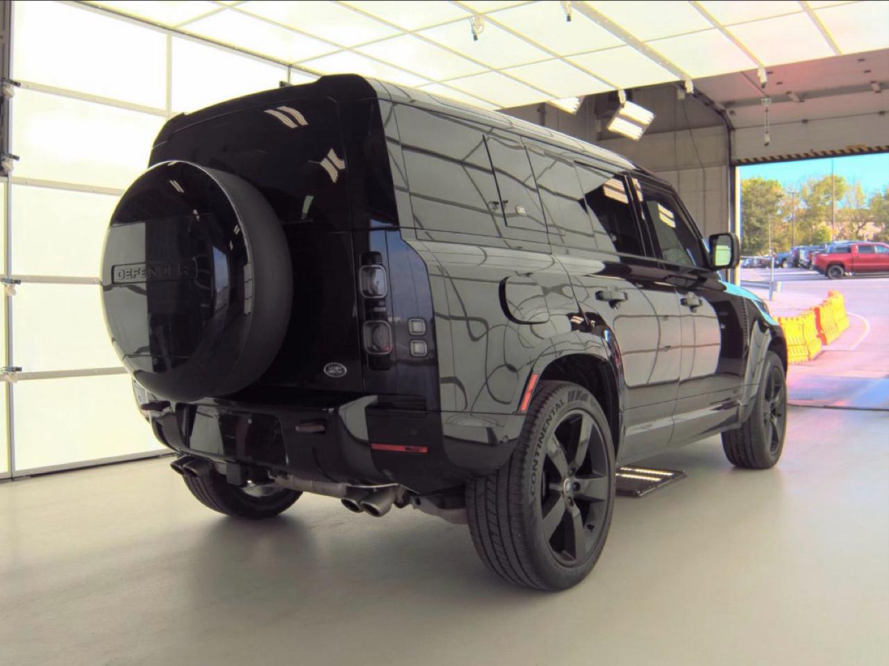 2023 Land Rover Defender 110 V8 AWD
