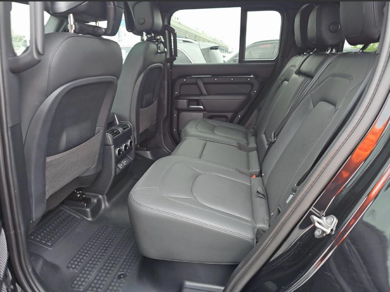 2023 Land Rover Defender 110 V8 AWD