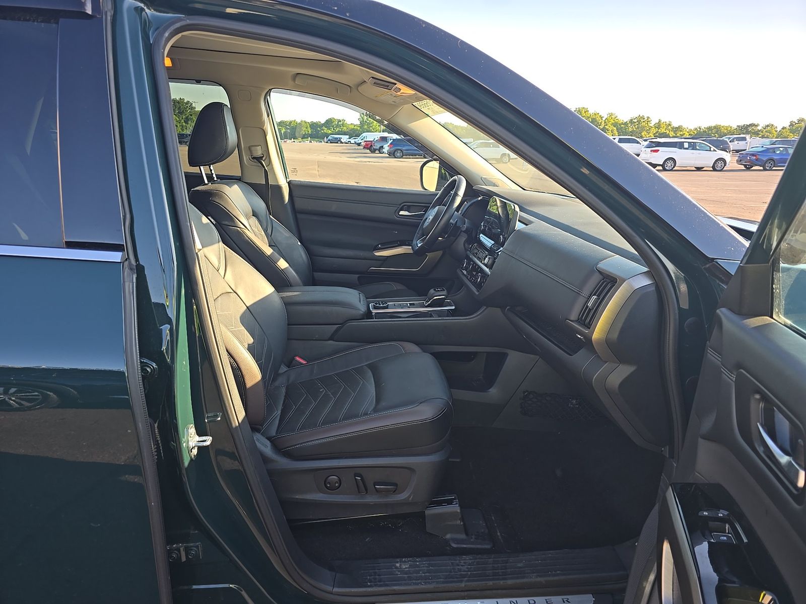 2025 Nissan Pathfinder Platinum AWD