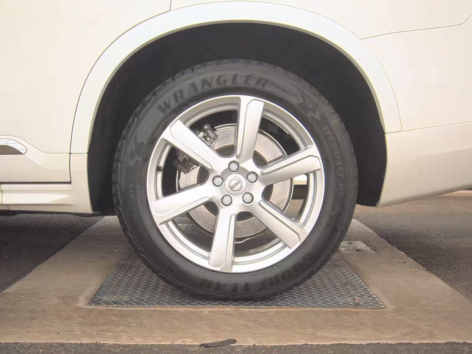 2024 Volvo XC90 B5 Core FWD