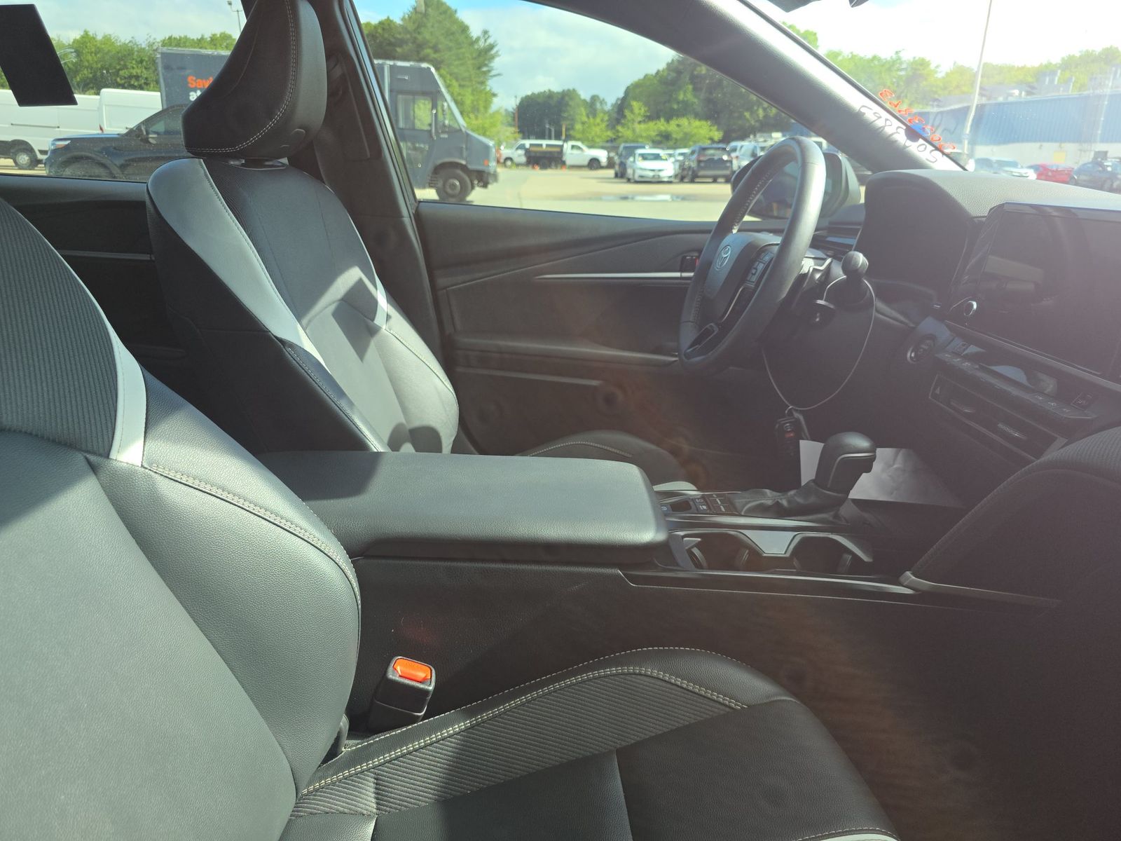2025 Toyota Camry SE FWD