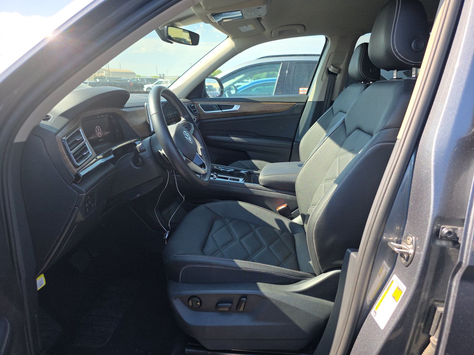 2025 Volkswagen Atlas 2.0T SE FWD