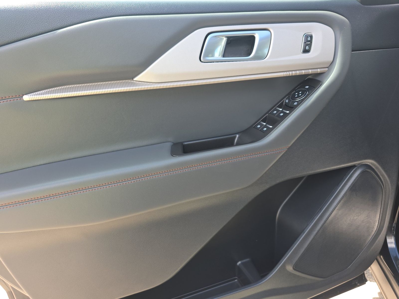 2025 Ford Explorer Active AWD