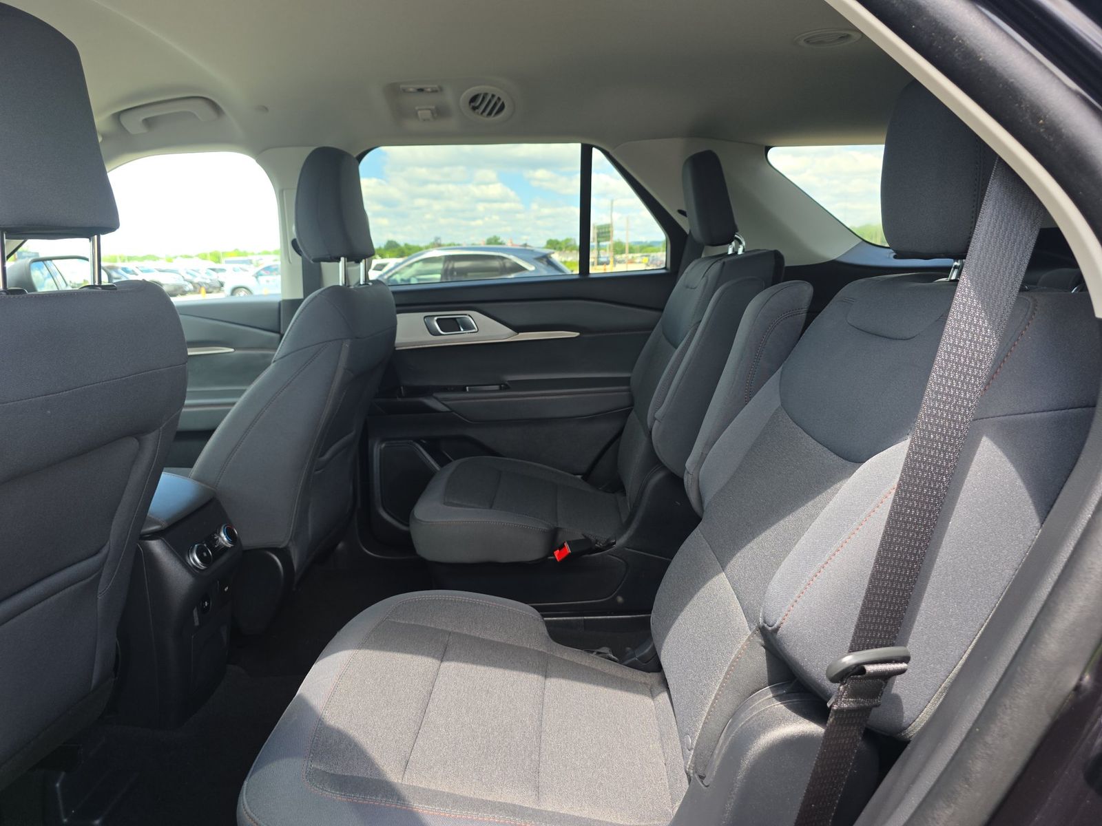 2025 Ford Explorer Active AWD