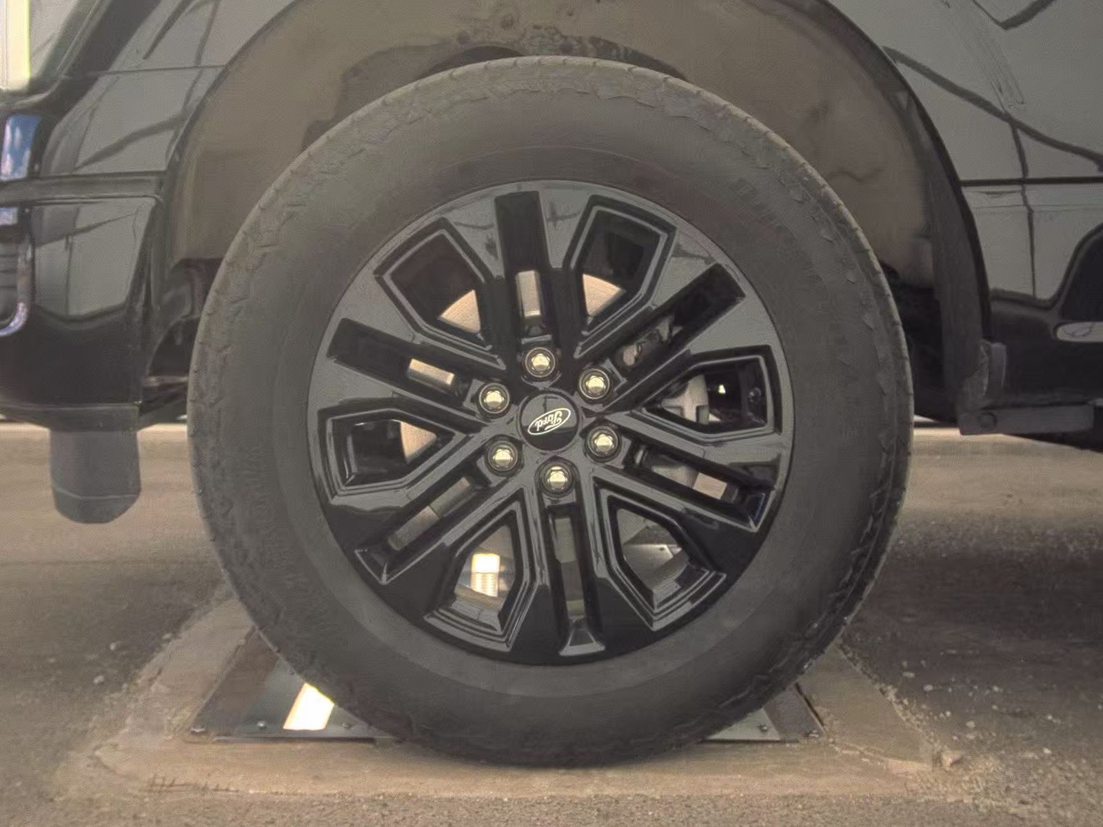 2025 Ford F-150 Lariat AWD