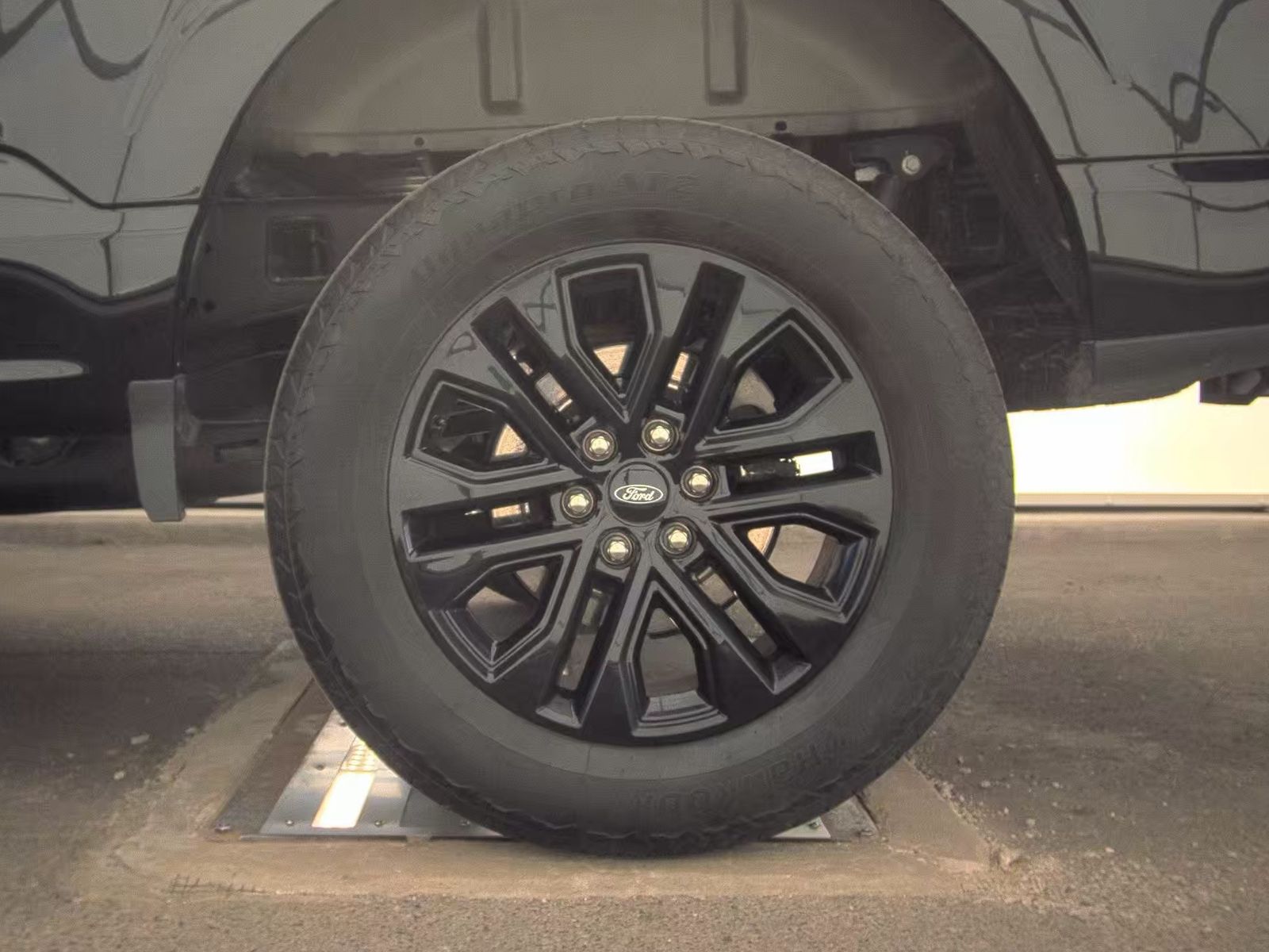 2025 Ford F-150 Lariat AWD