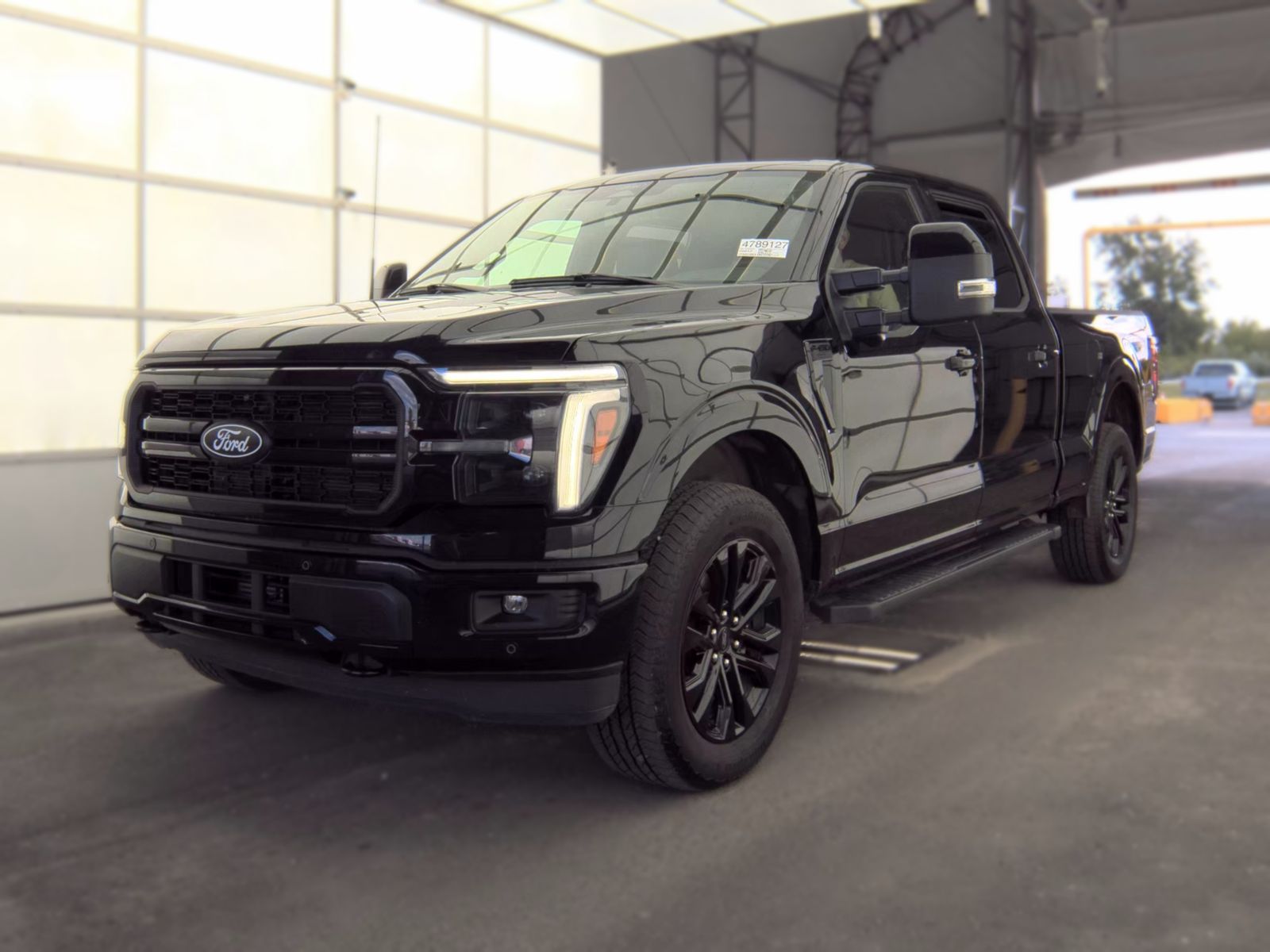 2025 Ford F-150 Lariat AWD