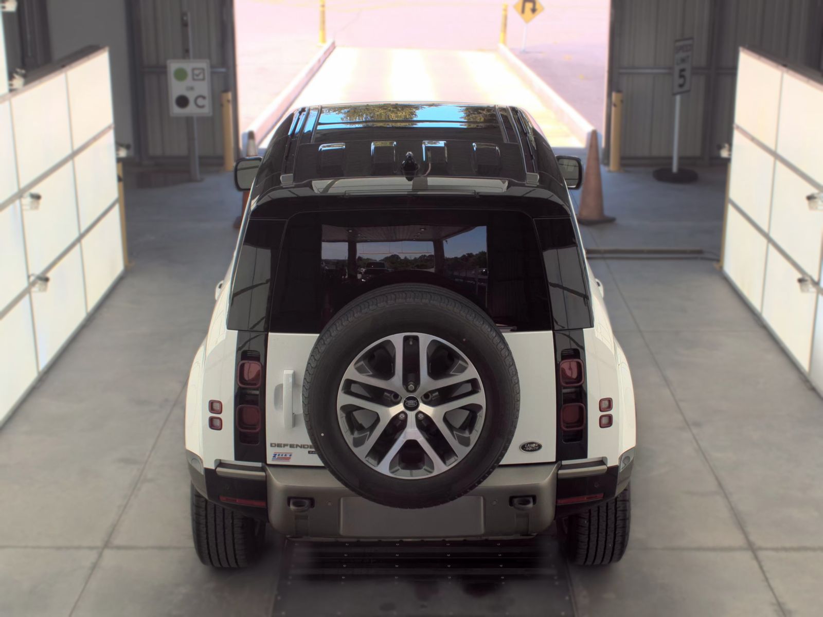 2021 Land Rover Defender 110 X-Dynamic SE AWD