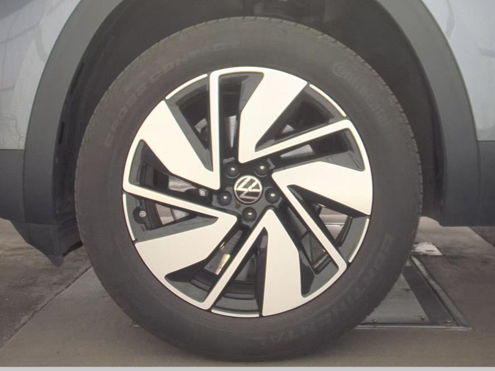 2025 Volkswagen Atlas 2.0T SE FWD