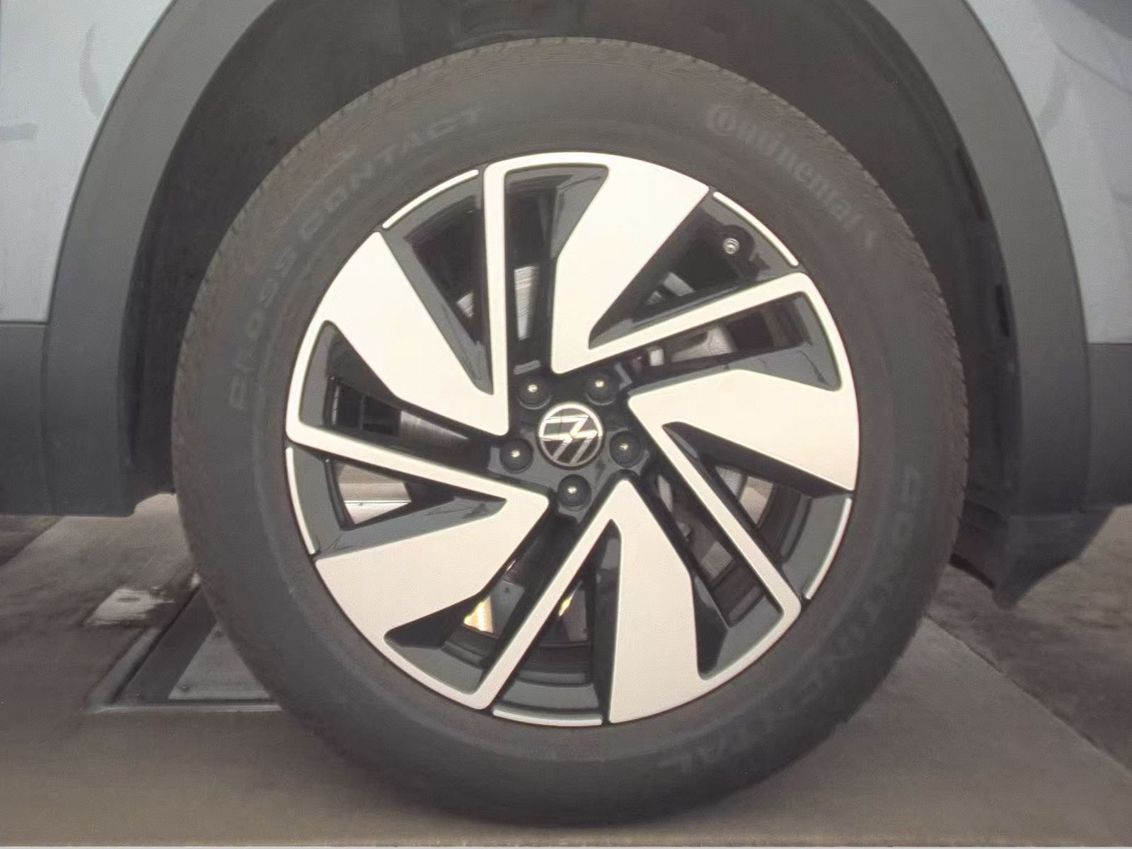 2025 Volkswagen Atlas 2.0T SE FWD