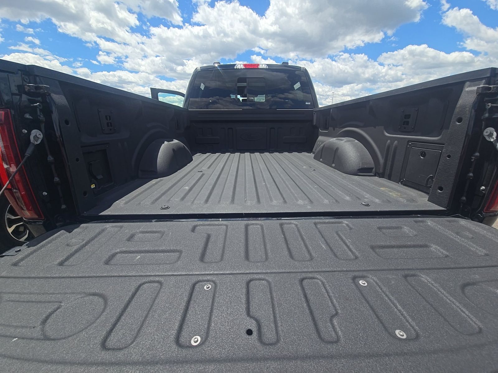 2025 Ford F-150 Lariat AWD