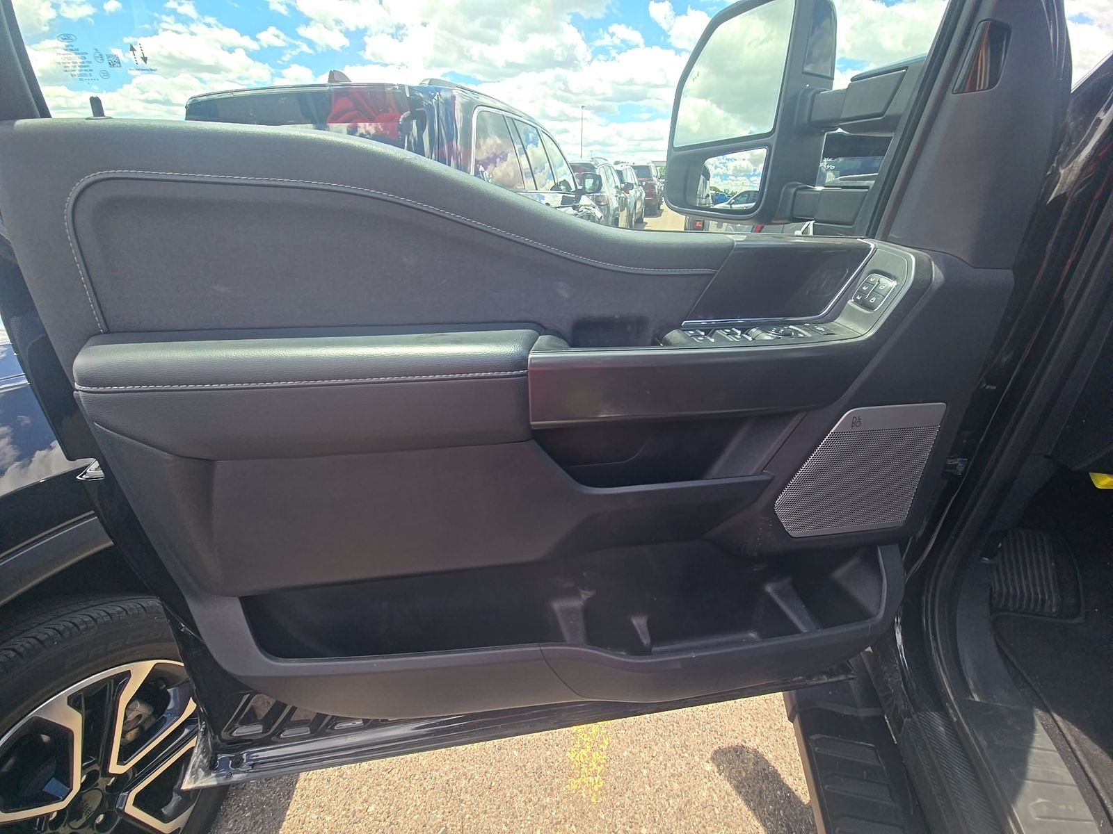 2025 Ford F-150 Lariat AWD