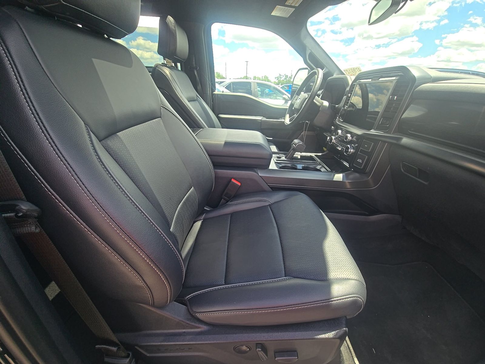 2025 Ford F-150 Lariat AWD