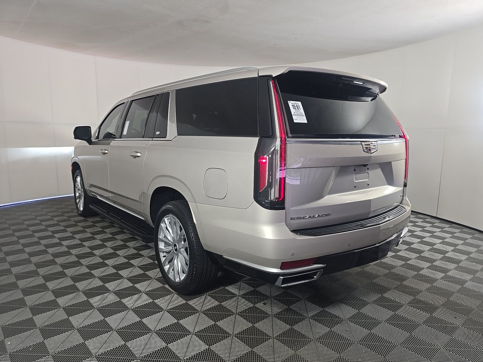 2024 Cadillac Escalade ESV Luxury RWD
