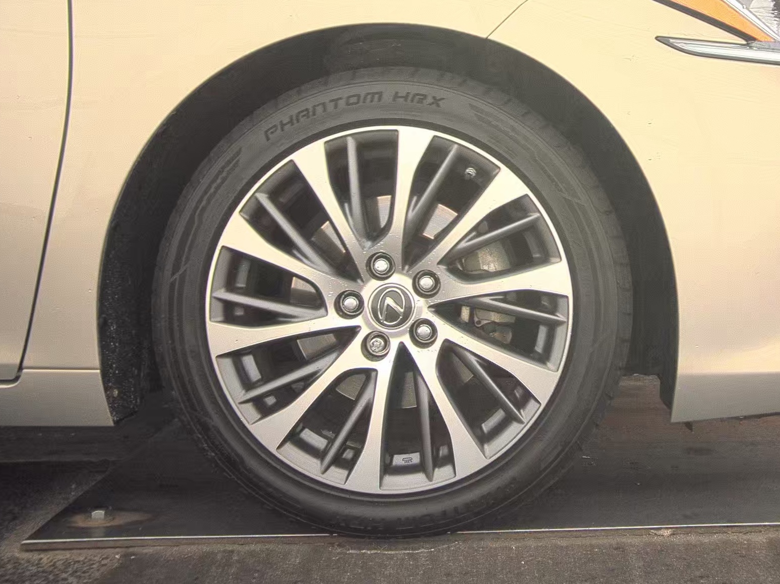 2019 Lexus ES ES 300h FWD