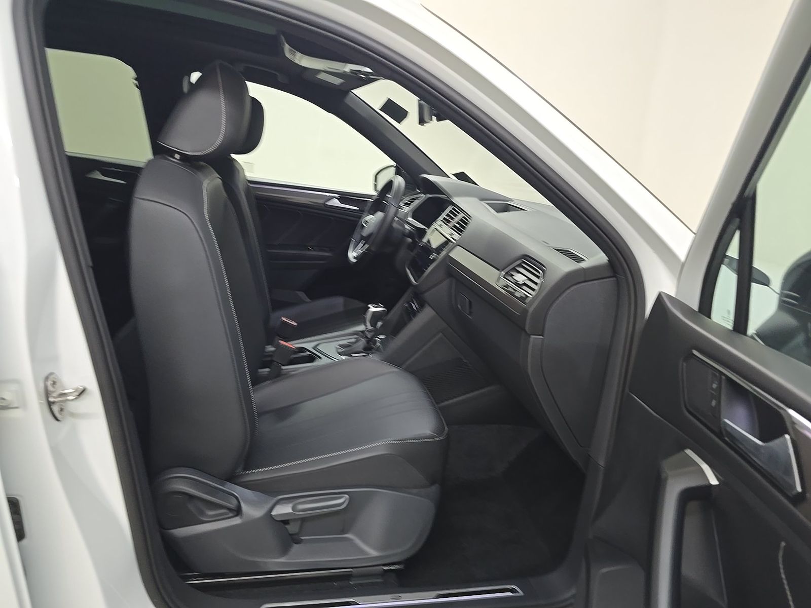 2024 Volkswagen Tiguan 2.0T SE R-Line Black FWD