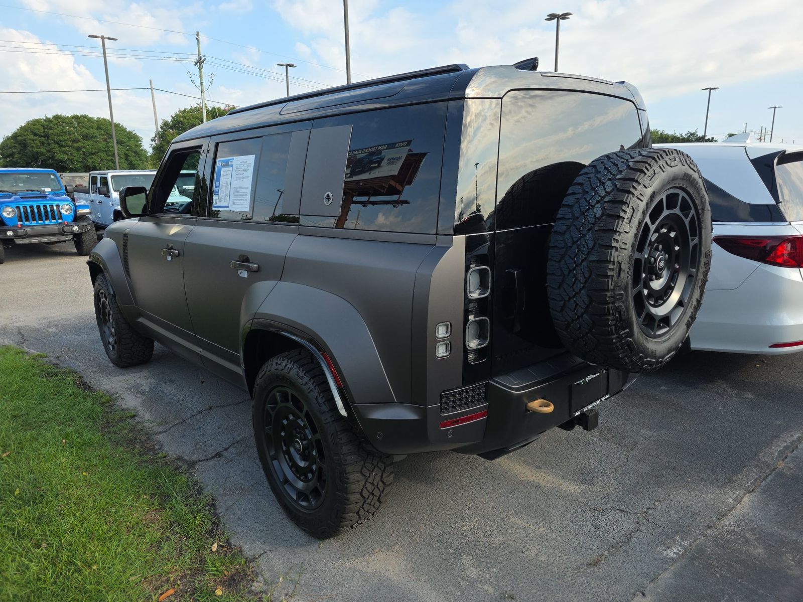 2025 Land Rover Defender 110 OCTA FWD