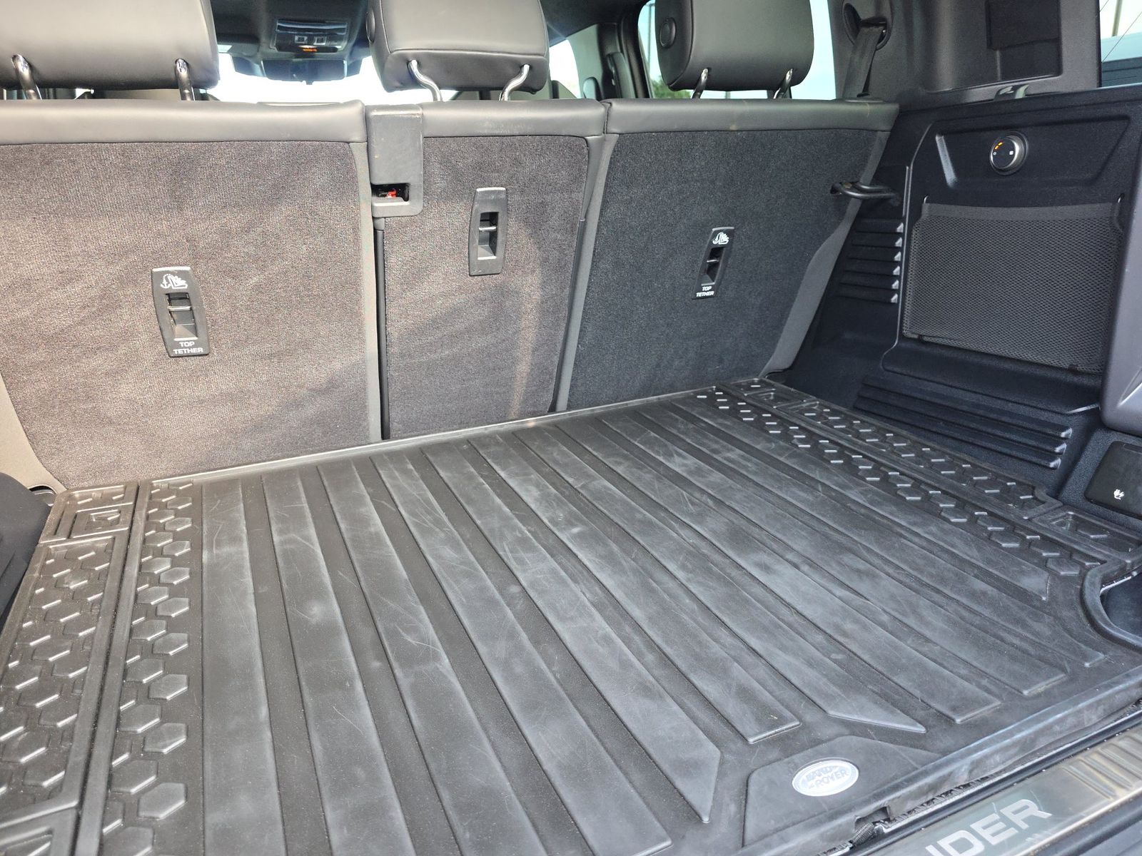 2025 Land Rover Defender 110 OCTA FWD