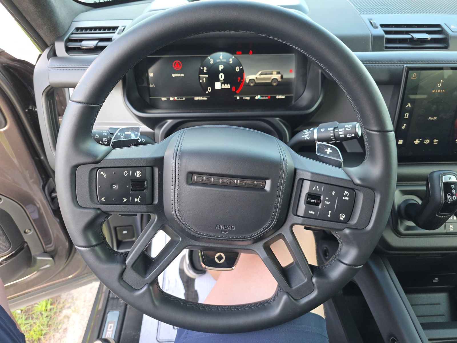 2025 Land Rover Defender 110 OCTA FWD